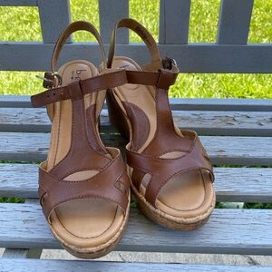 Born BOC leather wedge sandal, size 8
